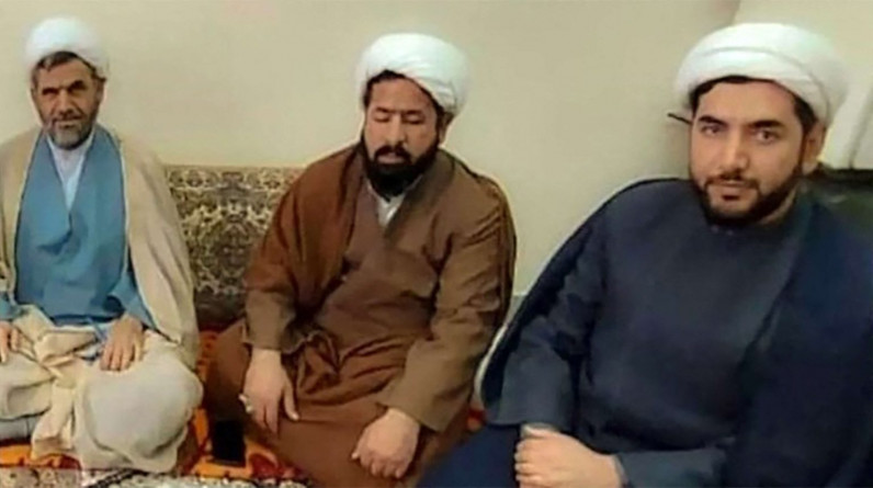 مقتل رجل دين شيعي طعنا في إيران وإصابة اثنين آخرين