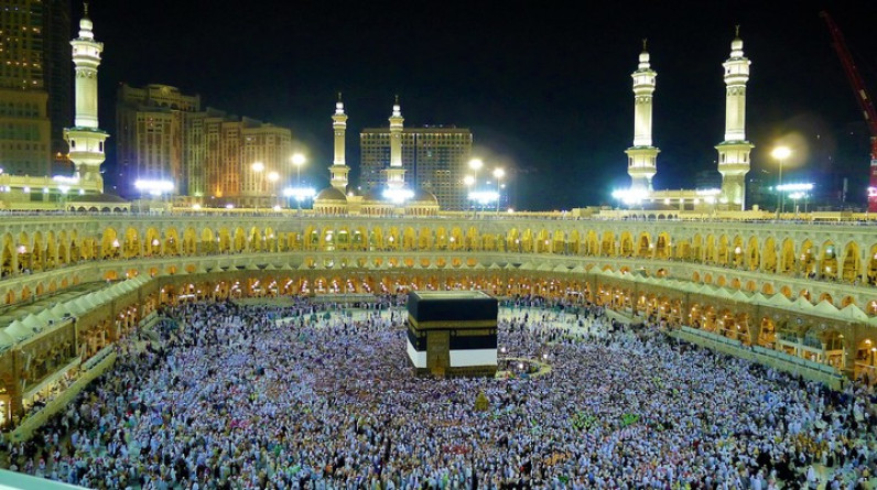 السعودية تنشئ "جهازا مستقلا" للشؤون الدينية بالحرمين يرتبط بالملك مباشرة