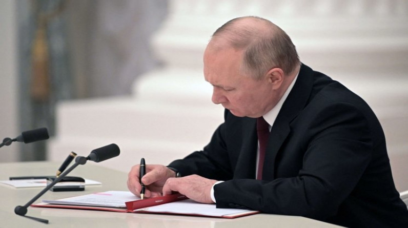 بوتين يوقع مرسوم آلية سداد ثمن الغاز بالروبل للدول غير الصديقة