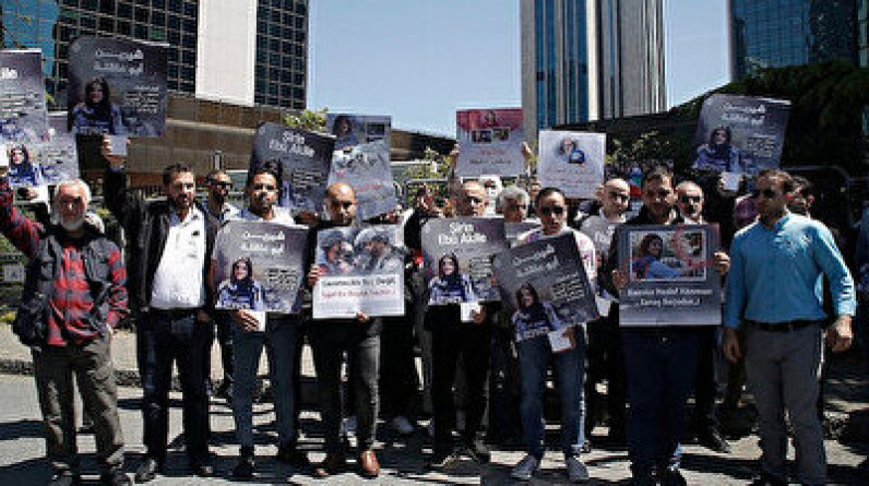 وقفة احتجاجية أمام قنصلية الاحتلال في إسطنبول تنديدا بمقتل شرين أبو عاقلة