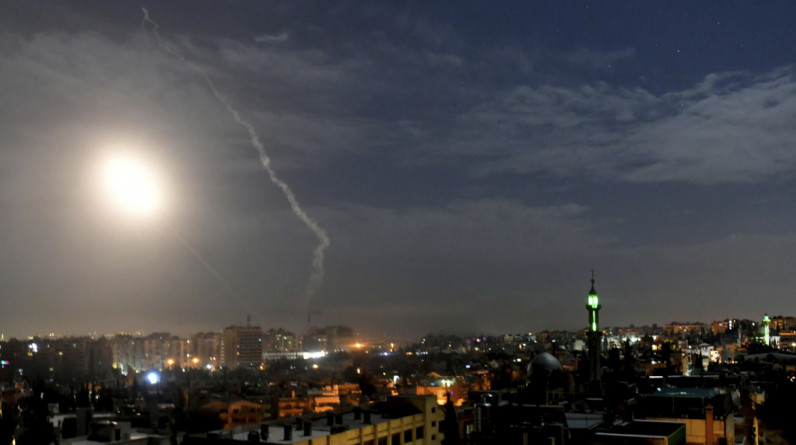 وول ستريت جورنال: واشنطن تُنسق سراً مع إسرائيل بشأن ضربات ضد أهداف إيرانية في سوريا