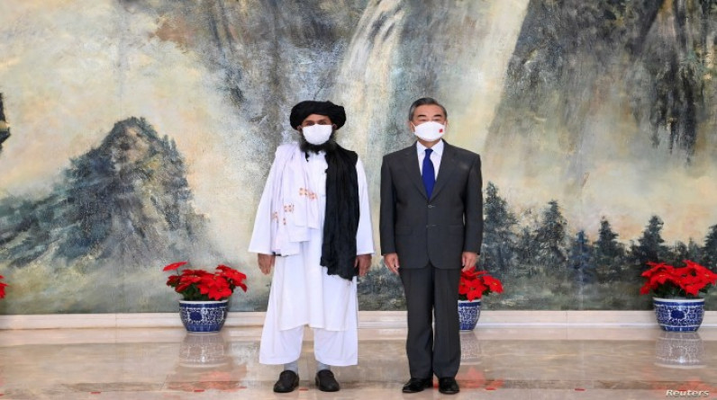 زيارة غير مسبوقة.. وزير خارجية الصين يصل إلى أفغانستان