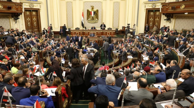 مصر.. مطالب برلمانية بوقف مؤقت للمشروعات القومية