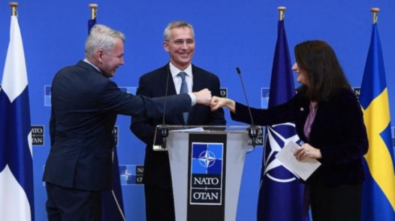 رسميا.. فنلندا والسويد تتقدمان بطلب الانضمام إلى الناتو