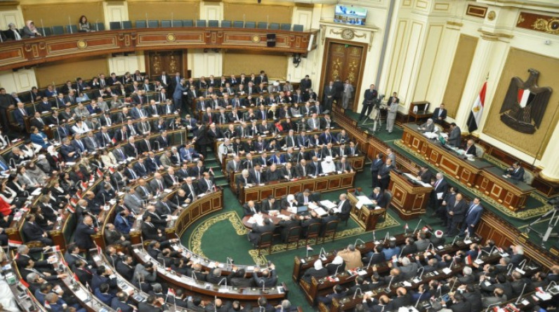 مصر.. تقارير عن الإطاحة بـ13 وزيرا قبيل جلسة البرلمان الطارئة