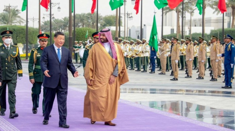 ستراتفور: دلالات مهمة لزيارة الرئيس الصيني إلى السعودية