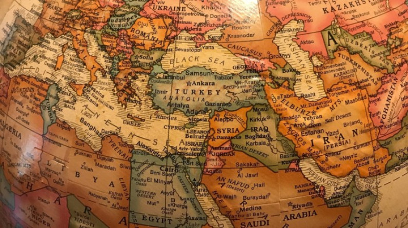 ميدل إيست آي: 2022 عام التقارب في الشرق الأوسط.. فهل يستمر الود؟