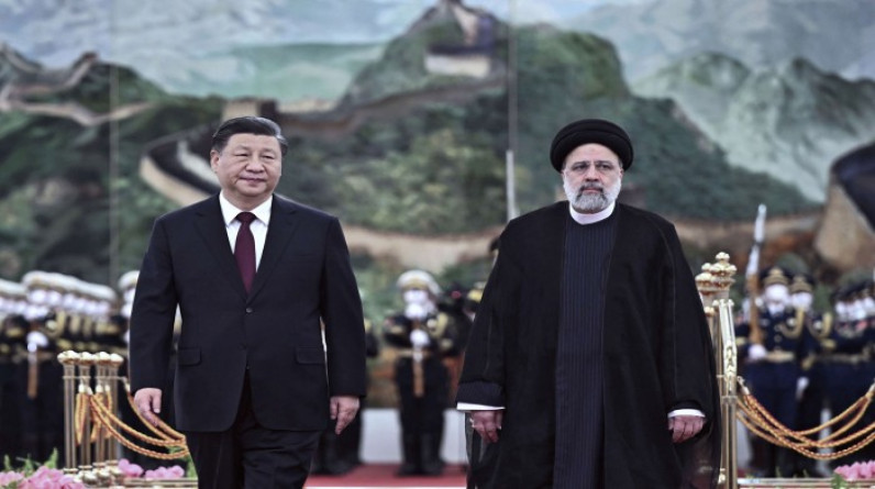 "العالم ليس أوروبا وأمريكا فقط".. لماذا توجهت إيران ناحية روسيا والصين؟