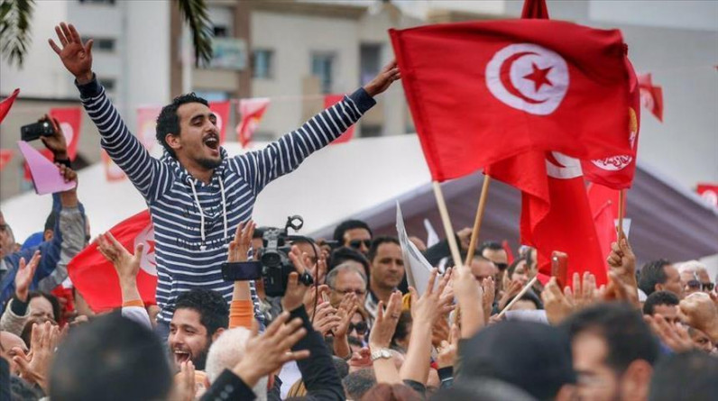 صحفيو تونس والسلطة.. أهي معركة "انتزاع حرية الإعلام"؟