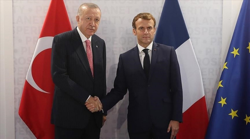 أردوغان وماكرون يبحثان العلاقات الثنائية وقضايا إقليمية