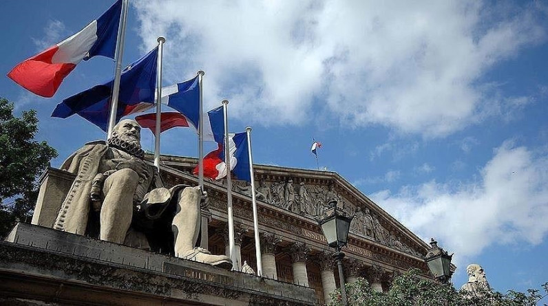 هيئة حكومية فرنسية تستهدف صحفية بوكالة الأناضول