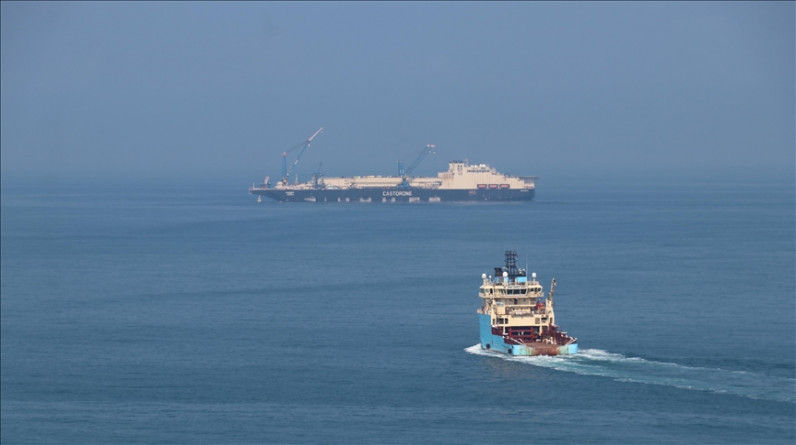 تركيا تبدأ بمد أنابيب نقل الغاز في المياه العميقة بالبحر الأسود