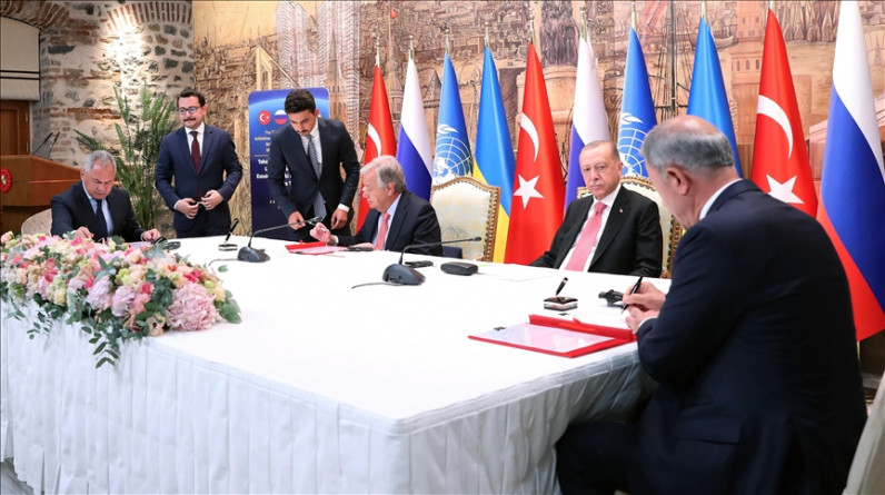 الإمارات تشيد بدور تركيا في توقيع اتفاقية الحبوب الأوكرانية