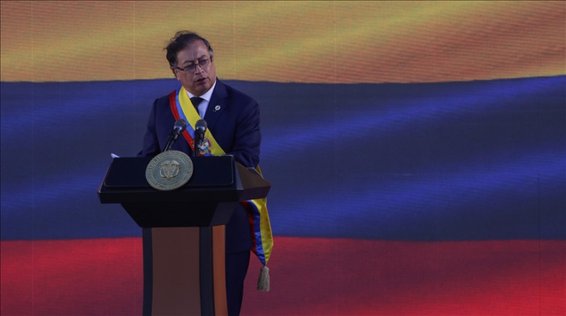أول رئيس يساري في تاريخ كولومبيا يؤدي اليمين الدستورية
