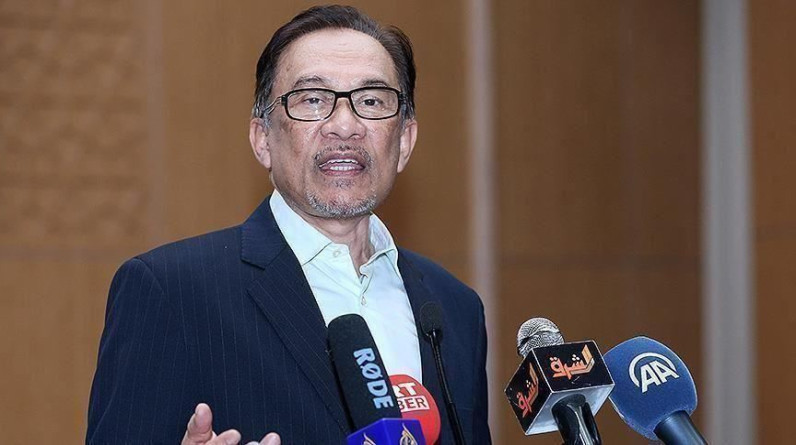 رئيس وزراء ماليزيا أنور إبراهيم يكشف سر الخلاف بينه وبين مهاتير محمد