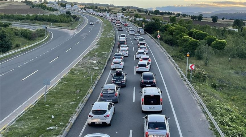 ازدحام شديد في الطرق المؤدية إلى إسطنبول
