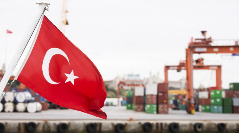 الاقتصاد التركي يواجه أعباء إضافية مع تراجع اليورو مقابل الدولار