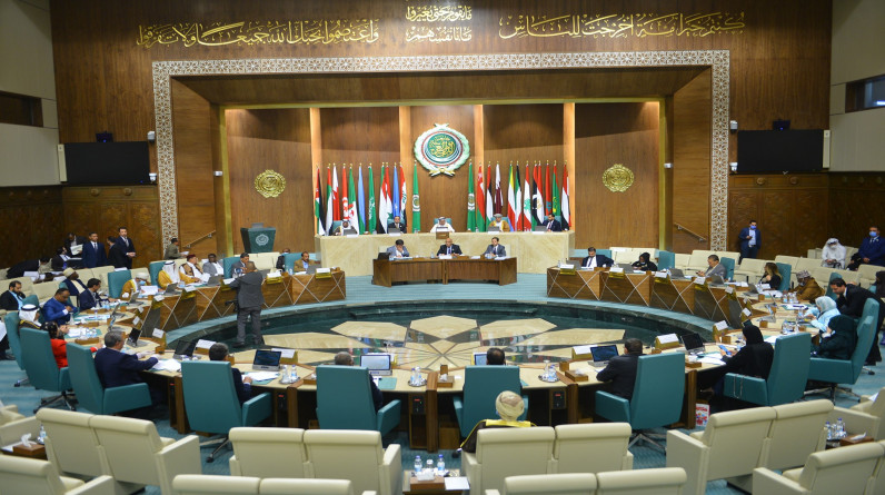 البرلمان العربي يطالب واشنطن باحترام خصوصية وثقافة المجتمعات العربية