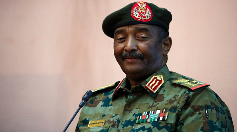احتراب حميدتي والبرهان.. 3 خلفيات استراتيجية وراء معركة السيطرة على السودان