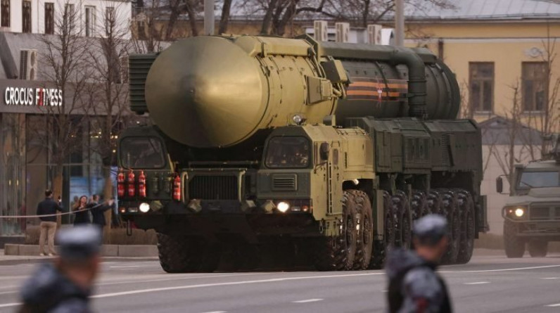 “ذا ناشيونال إنترست” : روسيا قد تكسب الحرب حال استخدامها “النووي” في أوكرانيا