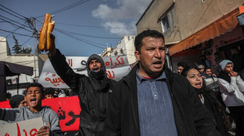 تونس أمام الأيام الصعبة: مخاوف من انفلات الأزمة والمجهول
