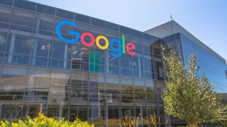 غوغل تستعين بـ"قدامى المبرمجين" لمنافسة "شات جي بي تي"