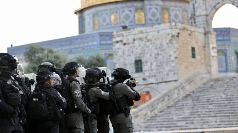 إصابة عشرات الفلسطينيين في مواجهات مع شرطة الاحتلال في “الأقصى”