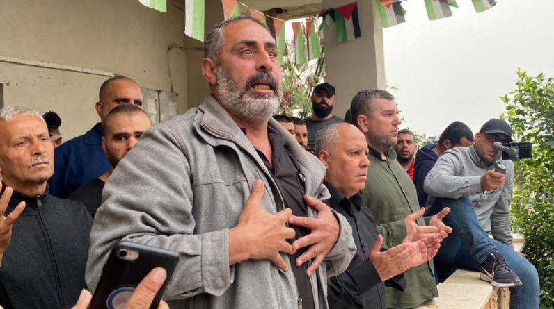 مخابرات الاحتلال تهدد والد الشهيد رعد باقتحام المخيم إذا لم يسلم نفسه